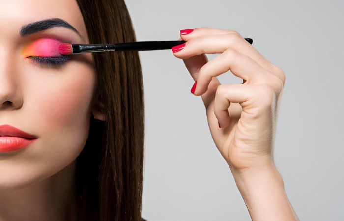 Top Tools & Resources for Mastering 2025 Makeup Trends